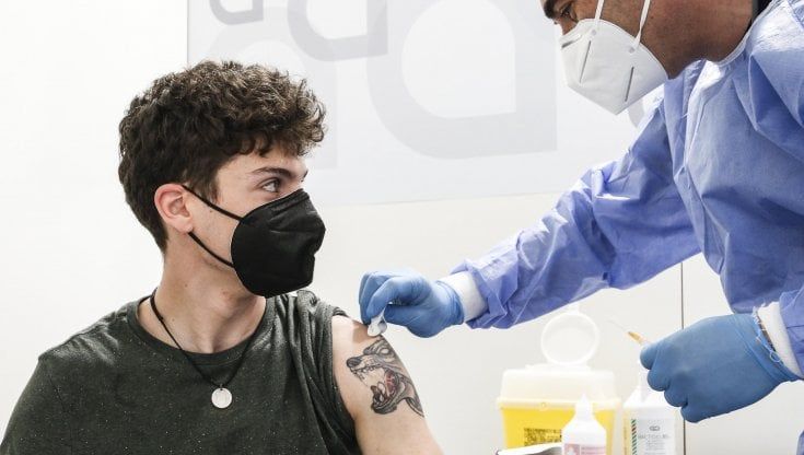 Vaccino Covid, medici di base senza dosi nel Lazio: "Impossibile prenotarsi qui ci prendono in giro"