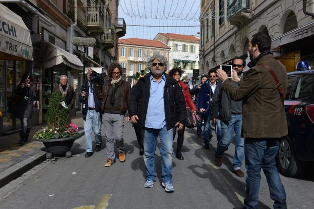 Grillo all'Ariston, intanto arriva il sosia