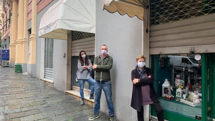 I negozi di Carignano abbassano le serrande in solidarietà con i bar e i ristoranti