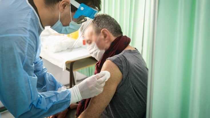 Vaccino Covid, terza dose al via: iniettata a 40 trapiantati a Rieti