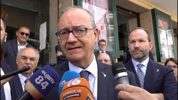 Valditara e il lapis in frassichese. Il soliloquio non è intercettabile