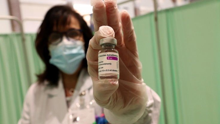 "AstraZeneca non è un vaccino di serie B: il via libera per gli over 65 è una svolta per mezzo milione di persone in Puglia"