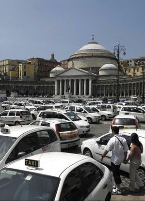 Napoli, si fermano i taxi per 24 ore