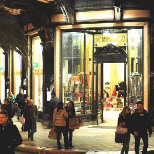 Bari, commercianti in fuga dal centro: "Affitti troppo cari, meglio trasferirsi a Carrassi"