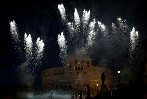 Roma festeggia i santi Pietro e Paolo<br />con la&nbsp; "girandola" a Castel Sant'Angelo