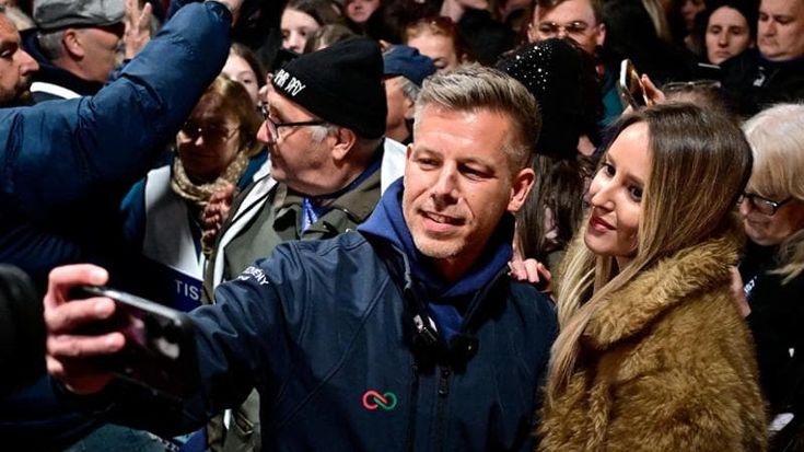 “Voglio un Paese europeista”. In Ungheria Magyar insegue il trionfo nonostante le accuse della ex