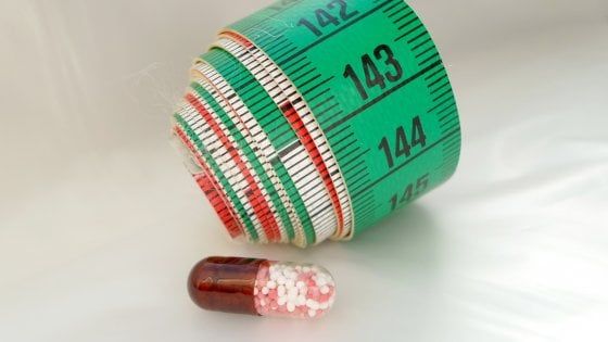 Una pillola che si gonfia nello stomaco per dimagrire