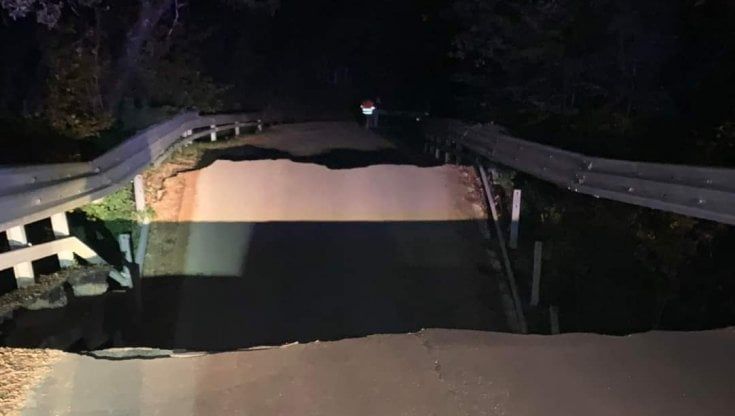 Crolla un ponte nel Pisano, nessun ferito: "Poteva essere una tragedia"