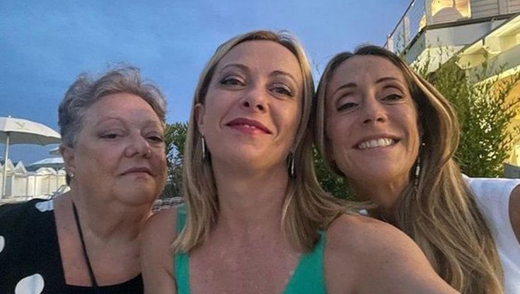 La madre di Giorgia Meloni contro Rula Jebreal: "Si vergogni di attaccare mia figlia usando la storia del padre"