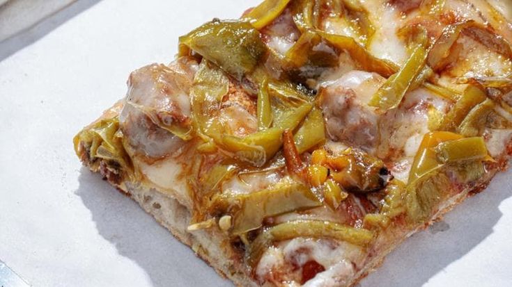 Sottile, gourmet, tonda o al taglio: il New York Times celebra il “Rinascimento” della pizza romana