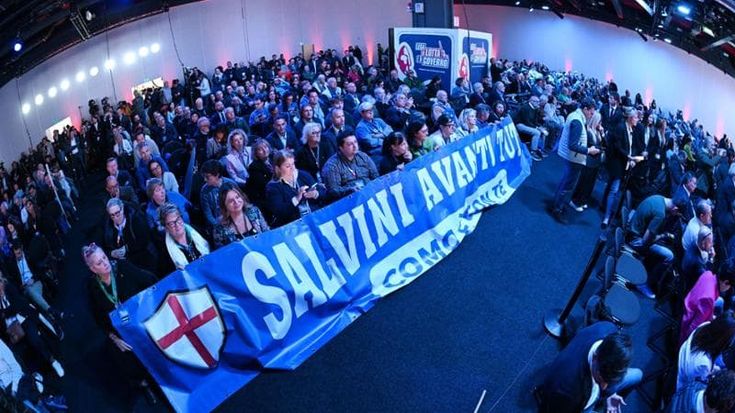 Salvini attacca i cronisti: “Servi”. È polemica