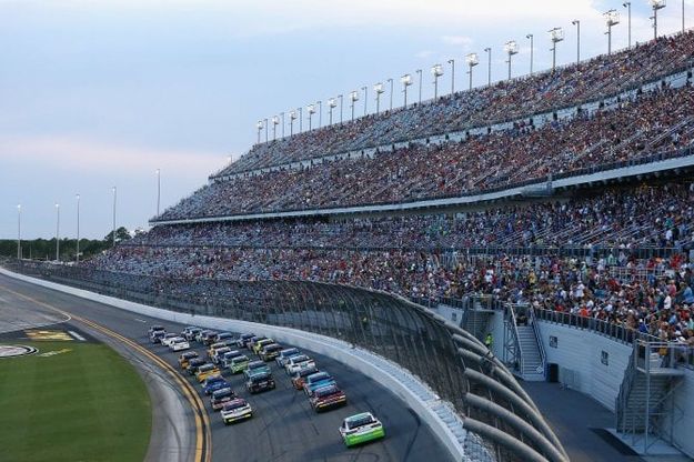 Altro che F1, nella Nascar pubblico da record