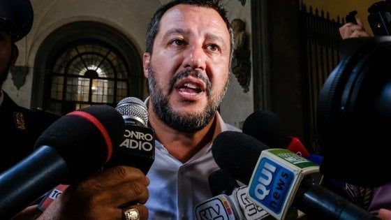 Salvini a Bibbiano: "Non avrò pace finché l'ultimo bambino non sarà a casa". Il Pd: "Una passerella. E tace su Moscopoli"