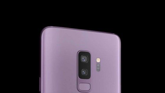 Samsung, un bug del rullino spedisce foto a caso ai contatti