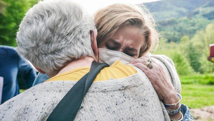 La sindaca di Stresa "Non riesco a togliermi dalla mente le scarpette di quei bimbi"
