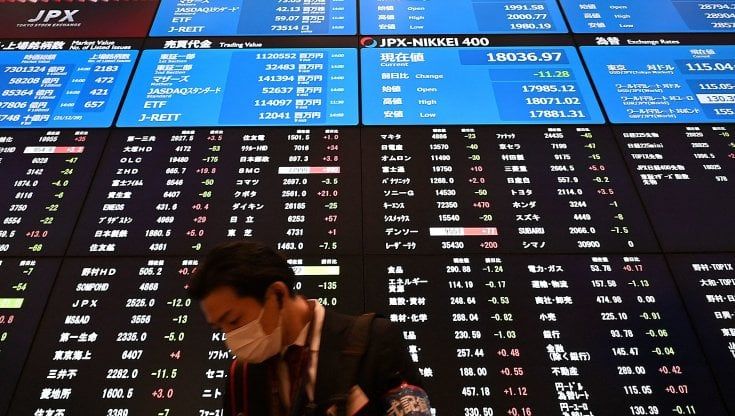 Le Borse di oggi, 3 gennaio. Mercati accora appesi ad Omicron, listini Ue in rialzo