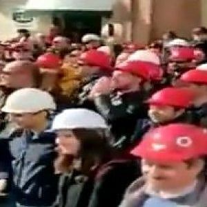 Ortona, Di Maio e Di Battista contestati per lo stop alle trivelle da un gruppo di operai