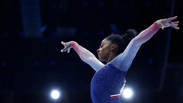 Ginnastica artistica, Simone Biles trascina gli Usa all’oro mondiale nel concorso a squadre. Italia quinta