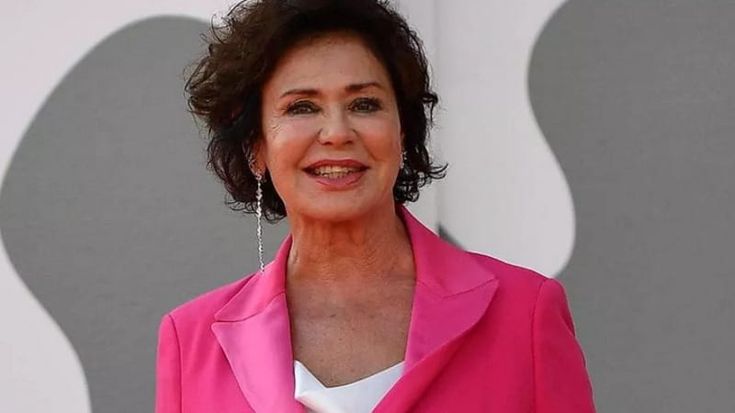 Corinne Clery: “Il sesso? La boutique è chiusa. Peccato non essere stata lesbica”
