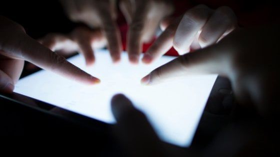 Facebook vuole le tue foto di nudo, ma per difenderti dal revenge porn