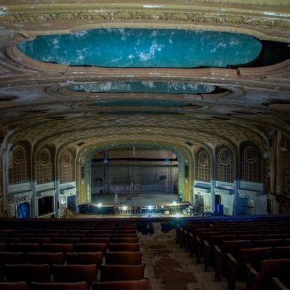 Mall, chiese e teatri: la desolazione americana