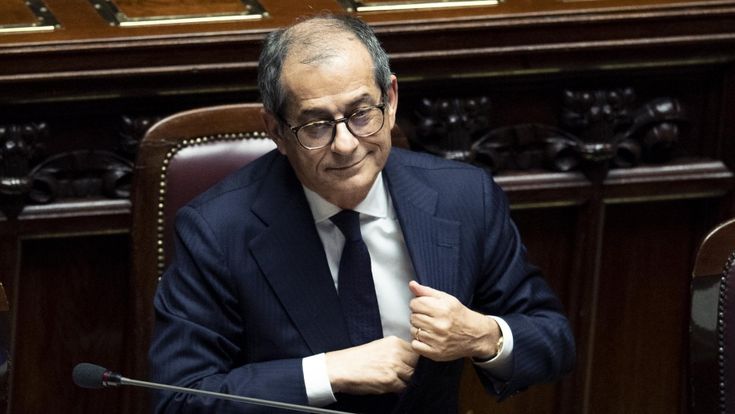 Dai Tir al diesel, stop agli sgravi fiscali. Tagli per 16 miliardi