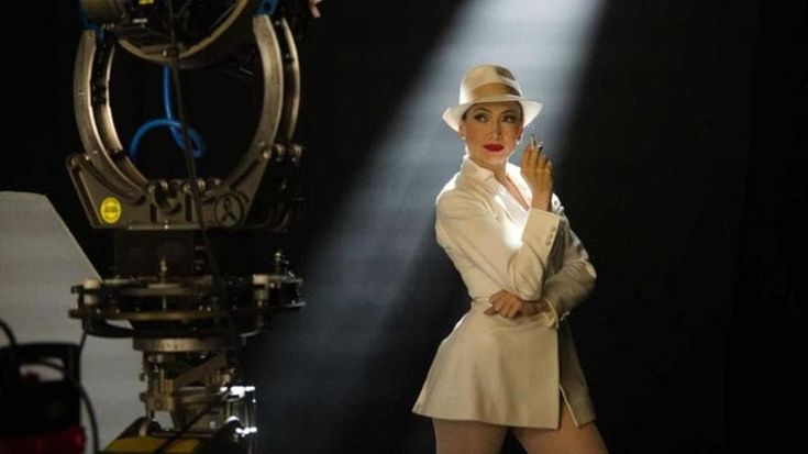 “Il bacio della donna ragno”: il musical cult inciampa al cinema