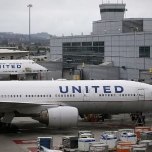 Usa, problemi a sistema informatico: a terra voli United Airlines. Pc in tilt a Wall Street