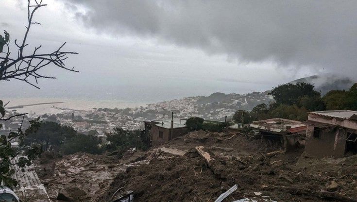 Ischia, in fiamme i server del vecchio Comune di Casamicciola