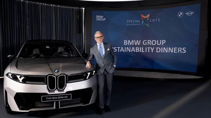 Bmw rinnova il suo impegno nel sociale e celebra la iX3: “Ordini sopra le aspettative”