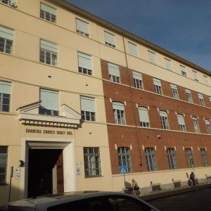 Torino: operata di cataratta al Cottolengo, ex professoressa perde la vista