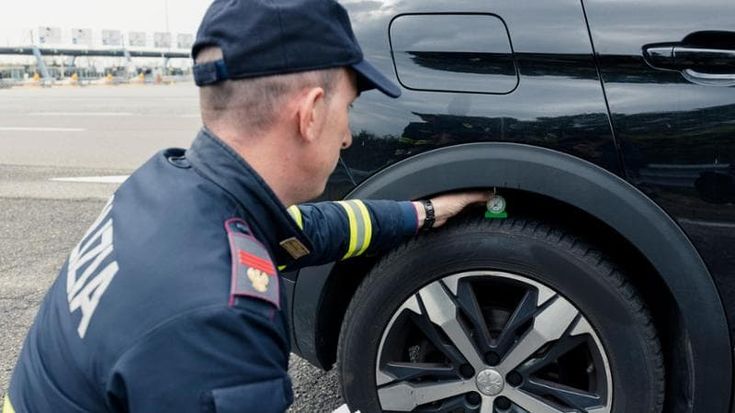 Allarme pneumatici: le auto con le gomme lisce sono tornate ai livelli di 20 anni fa