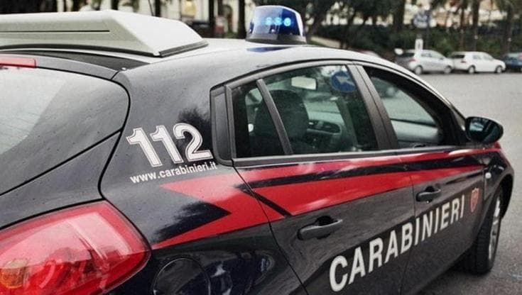 “C’è uno studente con la pistola”, carabinieri all’Odero di Sestri: sequestrata una scacciacani