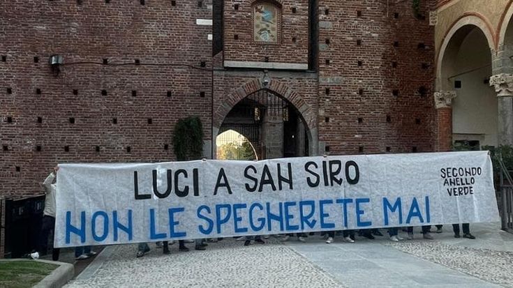 “Giù le mani da San Siro”: protesta degli ultrà dell’Inter alla presentazione del nuovo stadio