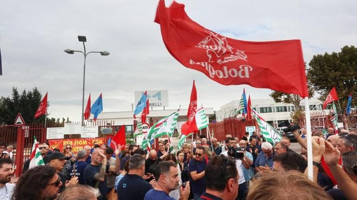 Marelli sospende i licenziamenti nella fabbrica a Crevalcore in attesa dell’incontro col governo