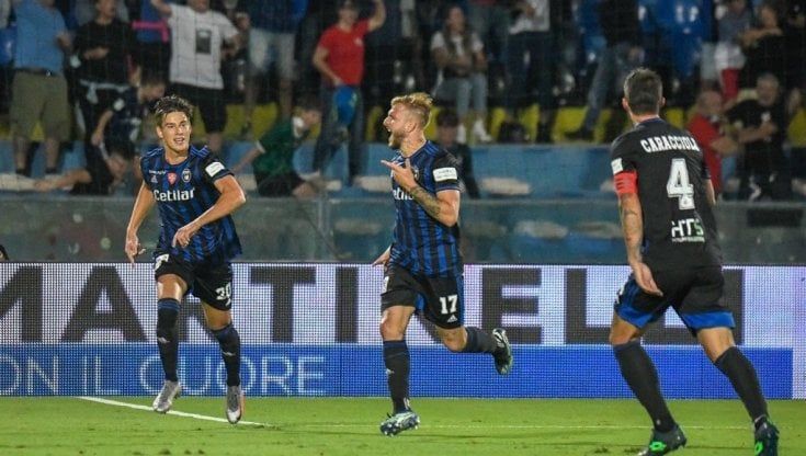 Serie B, Pisa inarrestabile: con il Monza arriva il quinto successo in fila. Insegue l'Ascoli, ok Benevento e Lecce