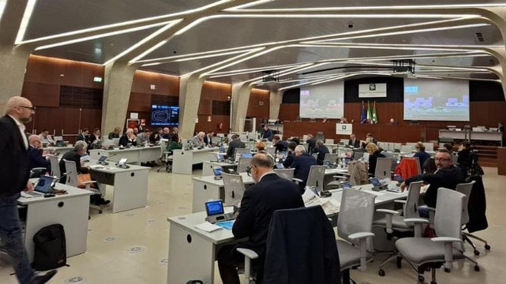 Lombardia, bonus ai manager sanitari nonostante le liste d’attesa: 4 volte su 10 l’esame non si fa
