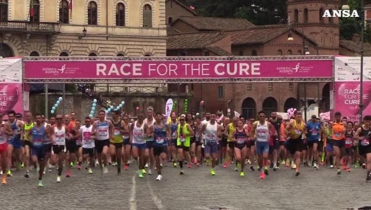 Race for the cure: a Roma 200mila corrono per la lotta al tumore del seno