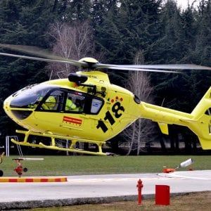 Bambino milanese di 9 anni investito da un'auto a Gressoney: è grave
