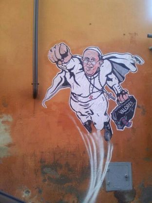 Bergoglio &egrave; Superman: il murales vicino al Vaticano
