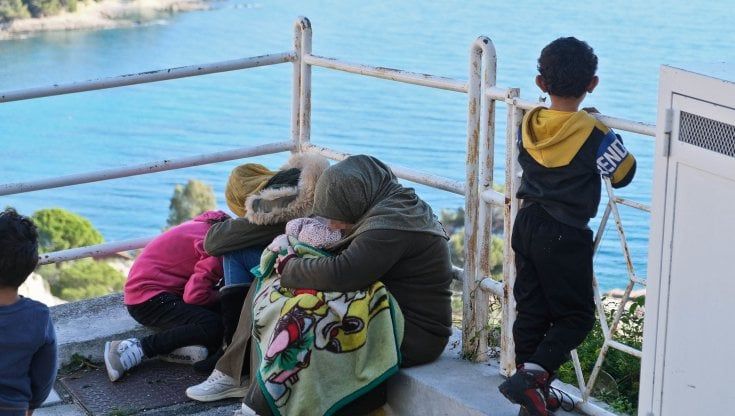 Migranti, al fronte di Ventimiglia: “Oggi ci hanno respinti ma stanotte passeremo”