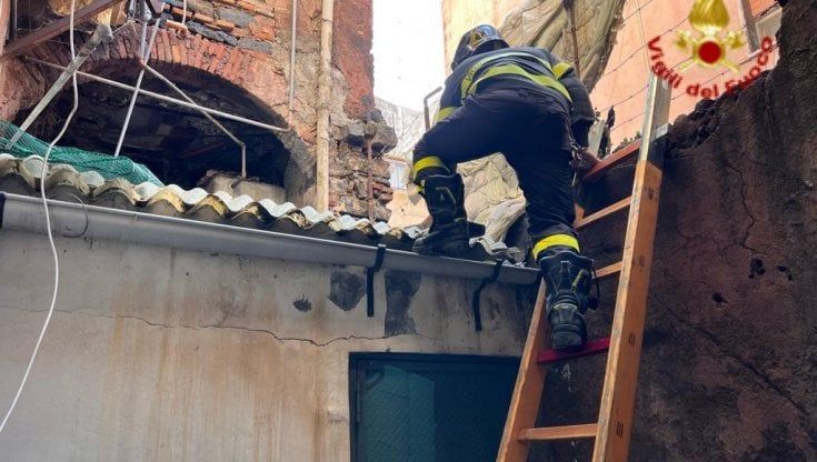 Piogge a Catania, crolla soffitto dell'abitazione: ferita una donna
