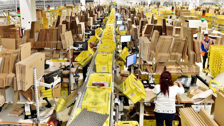 Black Friday, giorno nero per Amazon: ma i lavoratori si spaccano sullo sciopero 