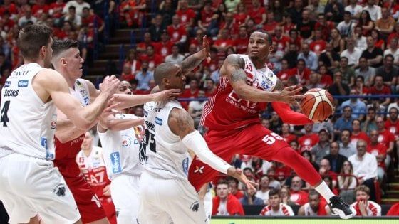 Basket, finale scudetto: Milano alza la voce, Trento crolla in gara-1