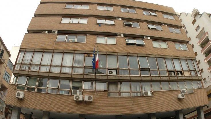 Impiegati assenti, sportelli dell'Asp chiusi: arrivano i carabinieri