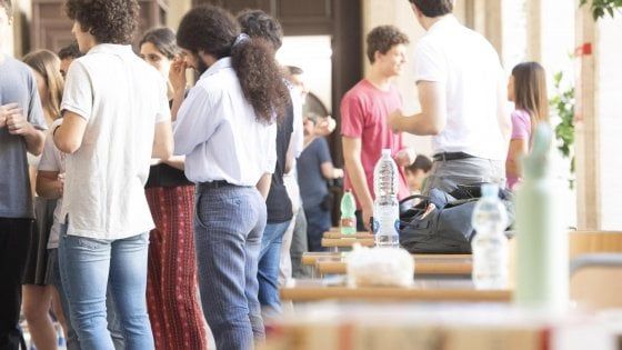 Maturità, scuola di Foggia sbaglia un codice e arriva il plico errato: l'esame inizia in ritardo  