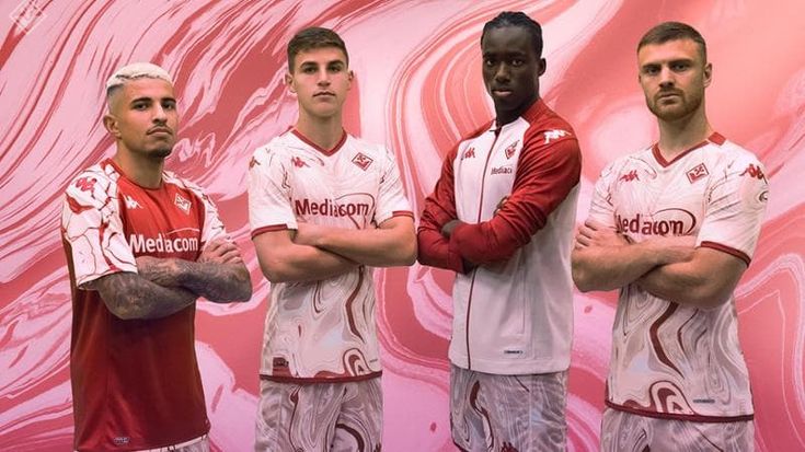 Giovani stilisti per Fiorentina: la quarta maglia è firmata dagli studenti del Polimoda