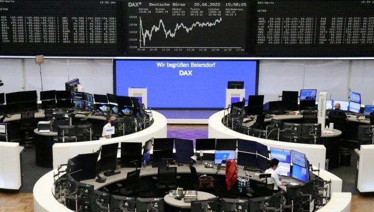 Le Borse di oggi, 21 giugno. Torna un po' di sereno sui mercati, i listini Ue chiudono in rialzo. Balzo a Wall Street