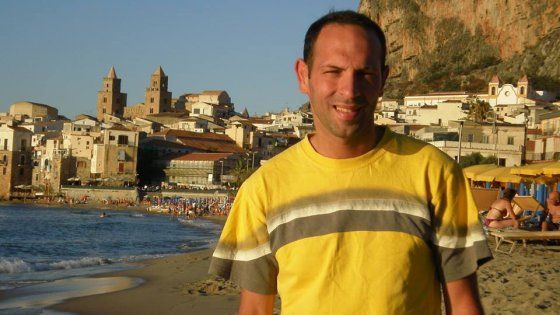 Ai Crociferi il funerale laico del cooperante ucciso in un raid americano