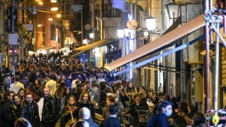  Movida, i gestori: “Chiusura alle 2 di notte tutta la settimana”. Il sindaco: "Limiteremo gli orari"